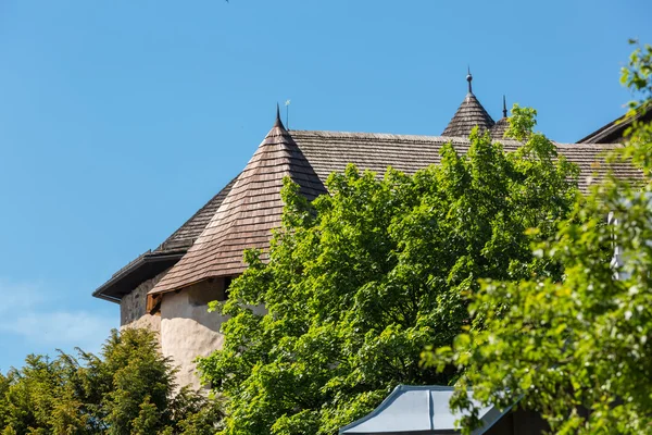 Vista sobre os telhados da cidade Banska Stiavnica — Fotografia de Stock