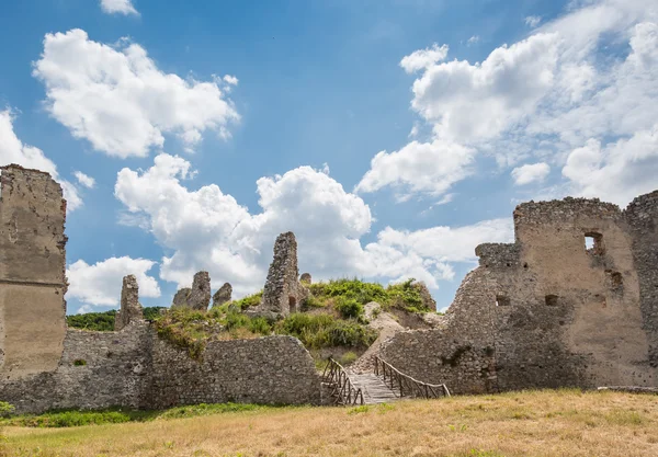 Oponice Castle Ruin, Eslováquia — Fotografia de Stock