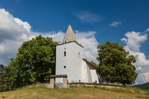 Romańsko-gotyckiego kościoła w Sadok — Zdjęcie stockowe