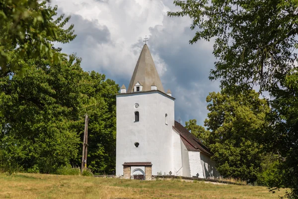 Románsko-gotický kostel v Sadok — Stock fotografie
