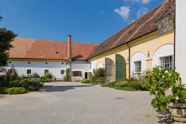 Estate gård på slottet Schloss Hof, Österrike — Stockfoto