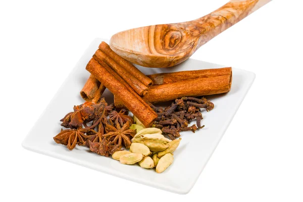 Cinnamon, cloves, cardamom, anise — Stock Photo, Image