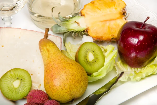 Frutas, quesos y vinos —  Fotos de Stock