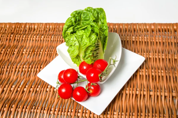 Salat und Tomaten — Stockfoto