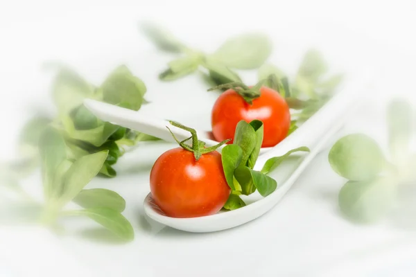 玉米沙拉和樱桃番茄 — 图库照片