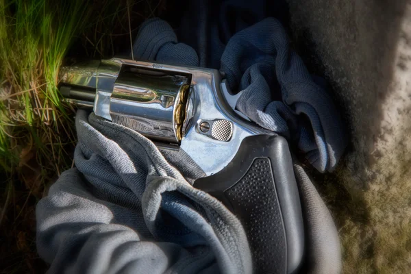 Revolver jako důkaz o zločinu — Stock fotografie