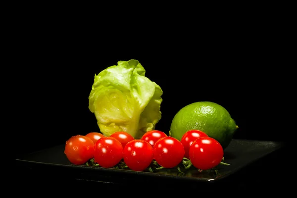 Salat, Limetten und Tomaten — Stockfoto