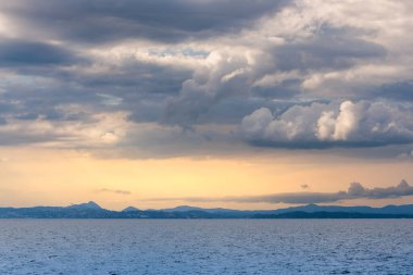 Corfu 'dan Paxos, Yunanistan' a feribot yolculuğu.