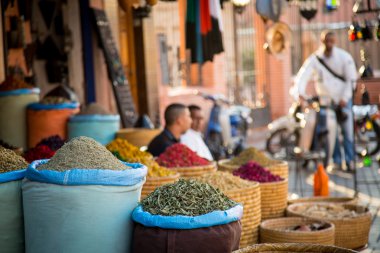 Fas otlar sokak Marrakesh'ın Medine