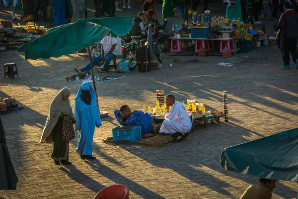 En la plaza Jamaa el Fna de Marrakech — Foto de Stock
