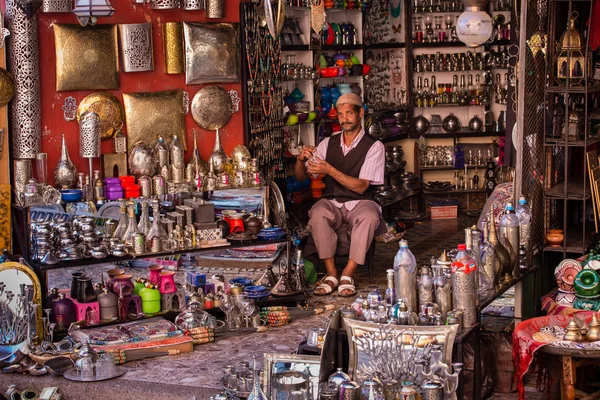 Vendeur à Marakesh Medina Images De Stock Libres De Droits