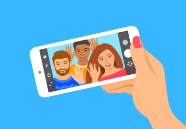 Modern selfie konsepti. Düz vektör çizimi. Genç insanlar selfie için poz veriyorlar ve ellerinde akıllı telefonlar tutuyorlar. Mutlu arkadaşlar sosyal medya için cep telefonu kamerasıyla fotoğraf çekerler.