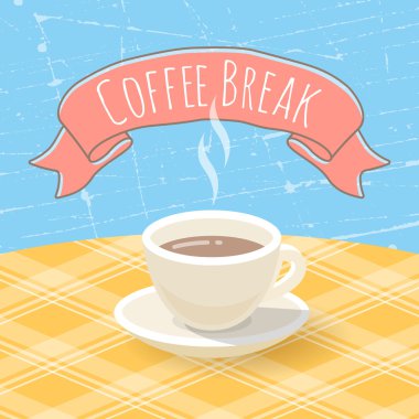 Kahve fincanı masanın üstünde.