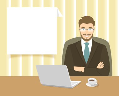 Ofis masasında oturan iş adamı. 