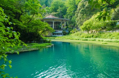 Dağlarda terk edilmiş istasyonu