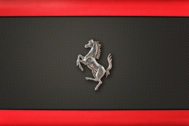 Ferrari araba logosu