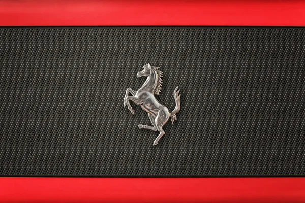 Logo samochodu Ferrari — Zdjęcie stockowe