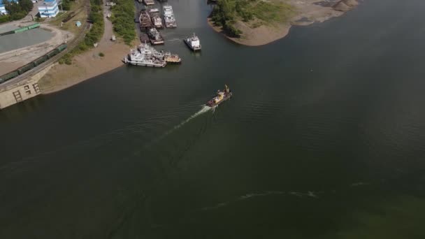 Sibirya Nehri Nde Çalışan Gemi — Stok video