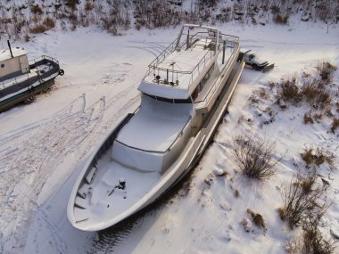 Gemiler kışın uyur.
