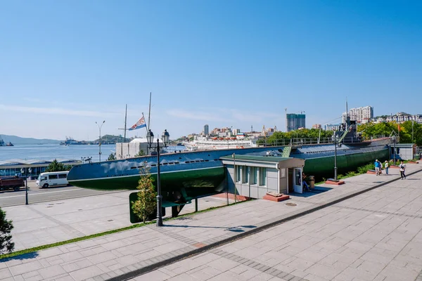 Vladivostok 'taki Golden Horn Körfezi' ndeki Korabelnaya Embankment Denizaltı Müzesi.