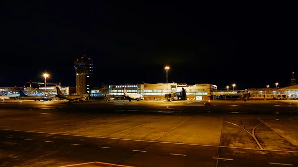 Yekaterinburg Rússia Dezembro 2020 Aeroporto Koltsovo Noite Aviões Aviões Estão — Fotografia de Stock