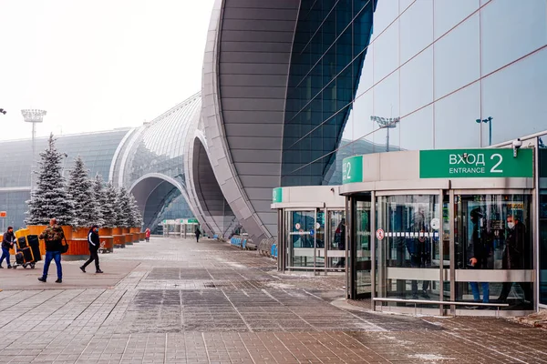 Moskwa Rosja Grudnia 2020 Wejście Terminalu Lotniska Domodedovo Dzień Zimą — Zdjęcie stockowe