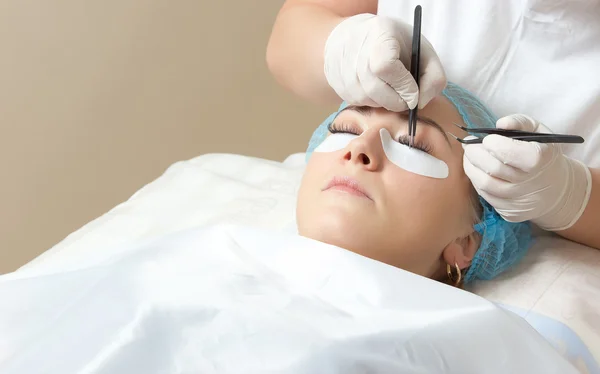 Güzellik Salonu teknoloji kirpik uzatma