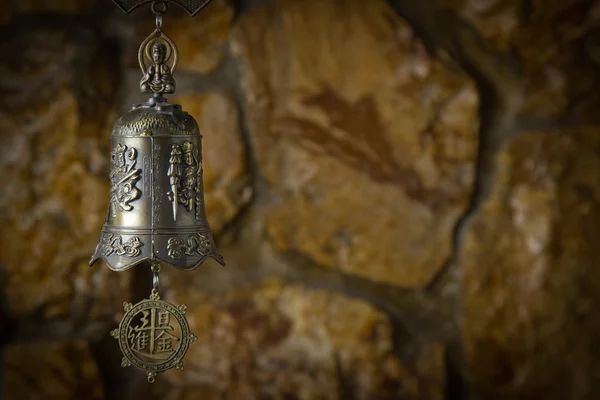 içinde belgili tanımlık geçmiş güzel bronz çan