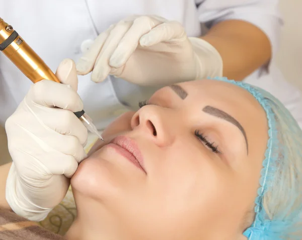 yeni teknolojileri sürekli makyaj