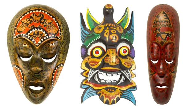 Máscara africana vintage sobre un fondo blanco —  Fotos de Stock