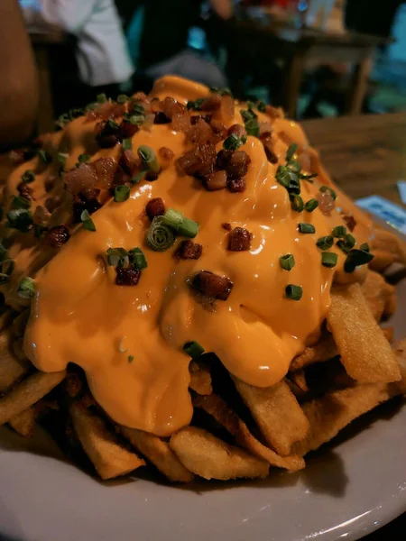 Mountain Argentinian Fries Dipped Cheddar Cheese Topped Bacon Onion — Stock Photo, Image