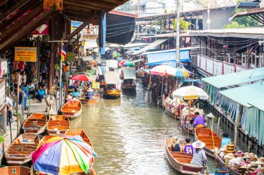 Tayland 'da Damnoen Saduak Yüzen Pazarı