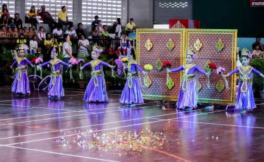 THAILAND, THAILAND -26 Haziran 2019 Altı küçük çocuk Tay dansı 26 Haziran 2019