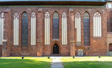 Konigsberg Katedrali 'nin duvar, pencere ve kapısı, Kaliningrad, Rusya' daki Tuğla Gotik tarzı anıt,