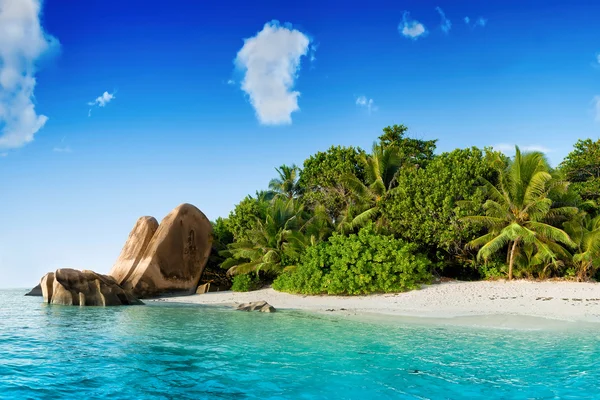 Anse kaynak d'argent kumsalda la digue adalar — Stok fotoğraf