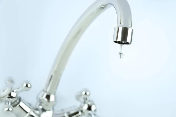 Tap and single drop of water — Stock Photo, Image