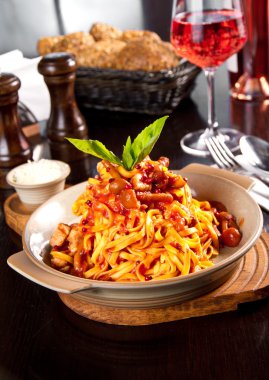 Domates soslu tagliatelle.