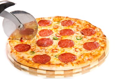 Baharatlı Meksika pizza salam ve kırmızı biber biber