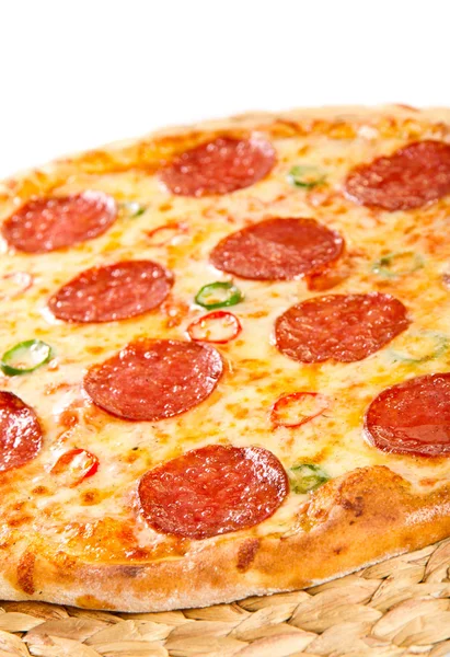 Pizza mexicana picante con salami y chile Fotos de stock libres de derechos