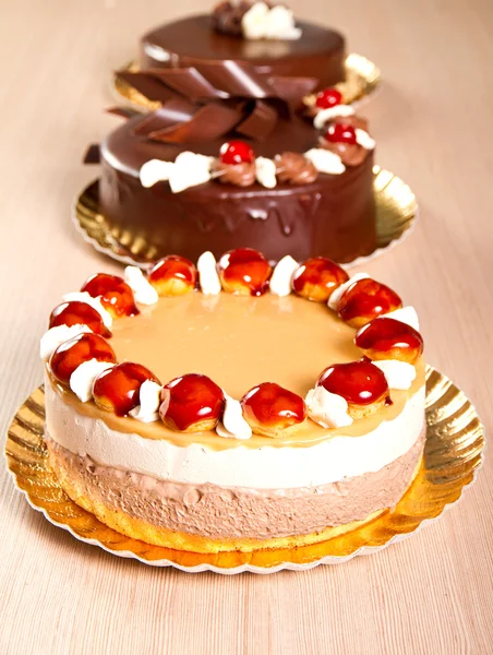 Čokoládový dort a karamelem — Stock fotografie