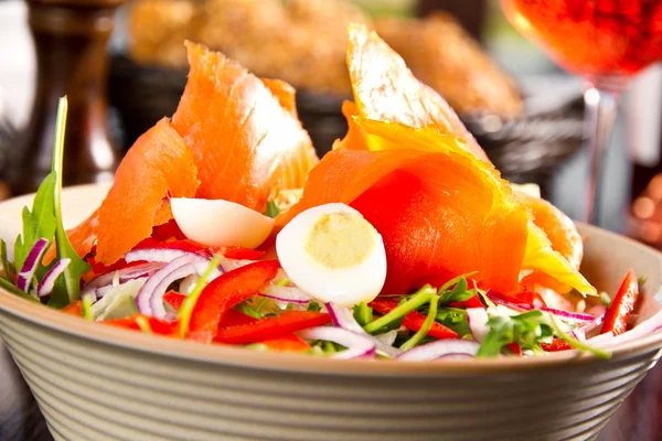 Smoked salmon salad with quail eggs — Stock Photo, Image