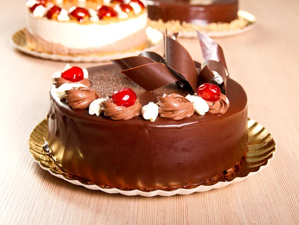 Chocolate cake on a golden platter — Stock Photo, Image