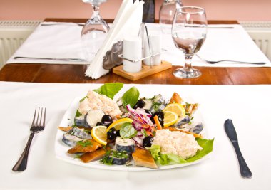 balık meze ve hazırlanmış balık yumurtası