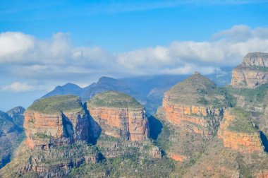 Blyde Nehri Kanyonu ve Mpumalanga 'daki panorama rotasında üç rondawel.