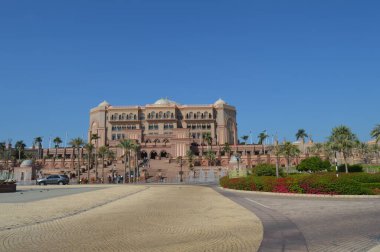 Majestic ve Palatial plajı. Abu Dabi BAE 'deki Emirates Sarayı olarak bilinen beş yıldızlı otelin önünde.