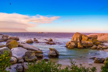 Rocky Tropikal ve Turkuaz Seyşeller Sahili Afrika