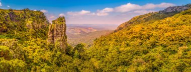 Zirve, Graskop Mpumalanga Güney Afrika 'da çok uzun bir kuvars kayası.
