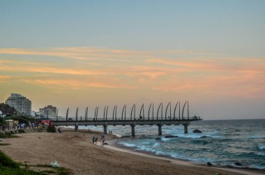 Umhlanga Gezinti İskelesi. Kwazulu Natal Durban Kuzey Afrika 'da bir balina iskelesi.