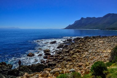 44. güzergah ya da Clarence Cape Town 'daki Hottentots Holland Dağı' ndan geçiyor.