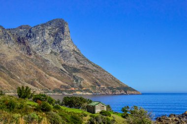 Cape Town bahçe yolu 44 Pringle yakınlarındaki manzaralı yol, yanlış ve Gordon Körfezi Güney Afrika
